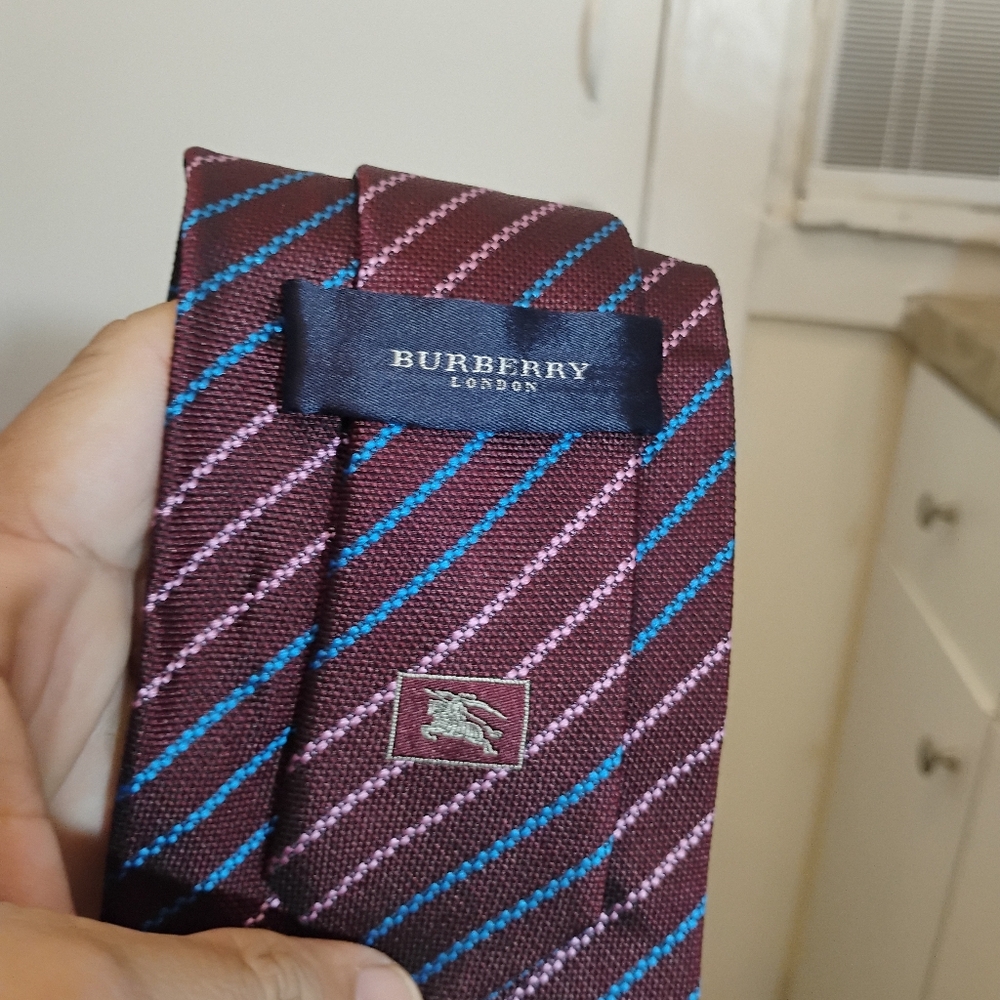 Burberry London Tie 100% Silk Made in Italy